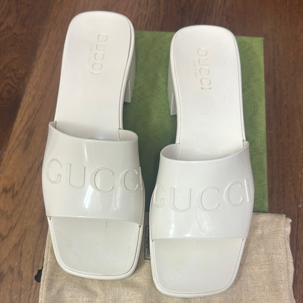 Gucci Glossy White Block Heel Sandals - Picture 2 of 8